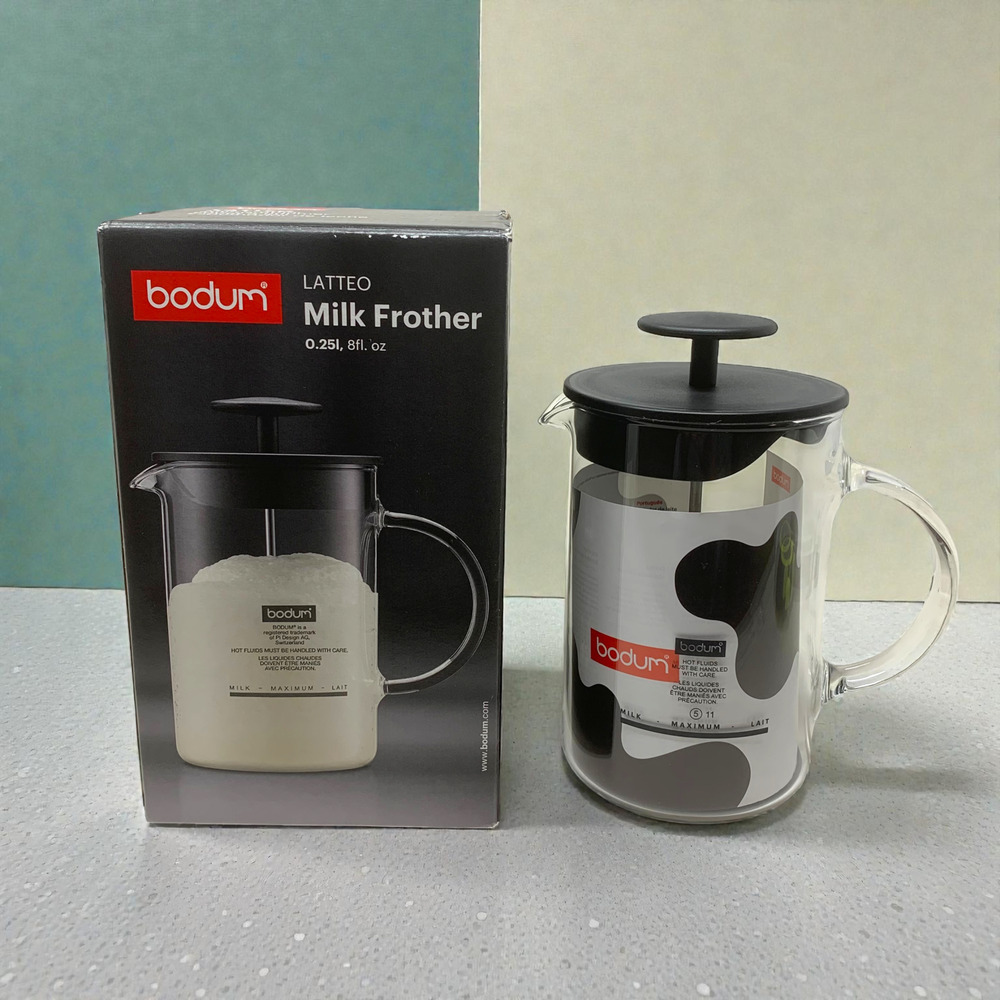 NEW Bodum Latteo Milk Frother Glass Beaker Manual Pump 8 oz 250 mL Boxed
